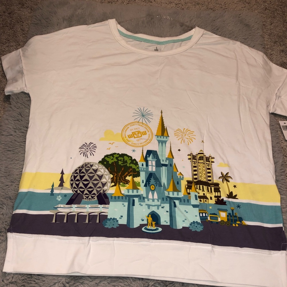 NWT Walt Disney World Park Emblems Shirt